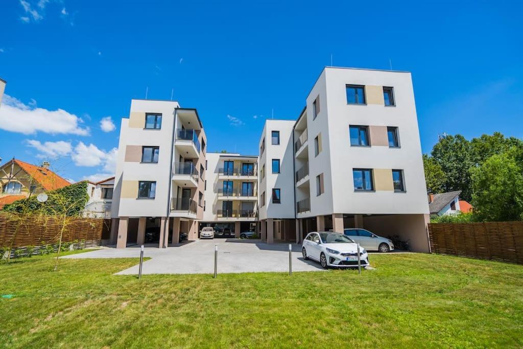 Jungle Apartment Siofok Ngoại thất bức ảnh